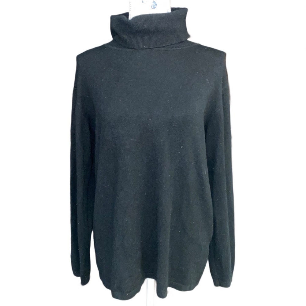 VIISHOW Black Thin Turtleneck Long Sleeve Sweater | Size M | EUC
